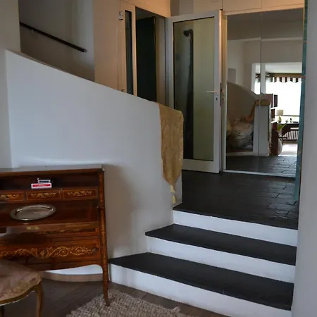 Bella Vista Apartment *